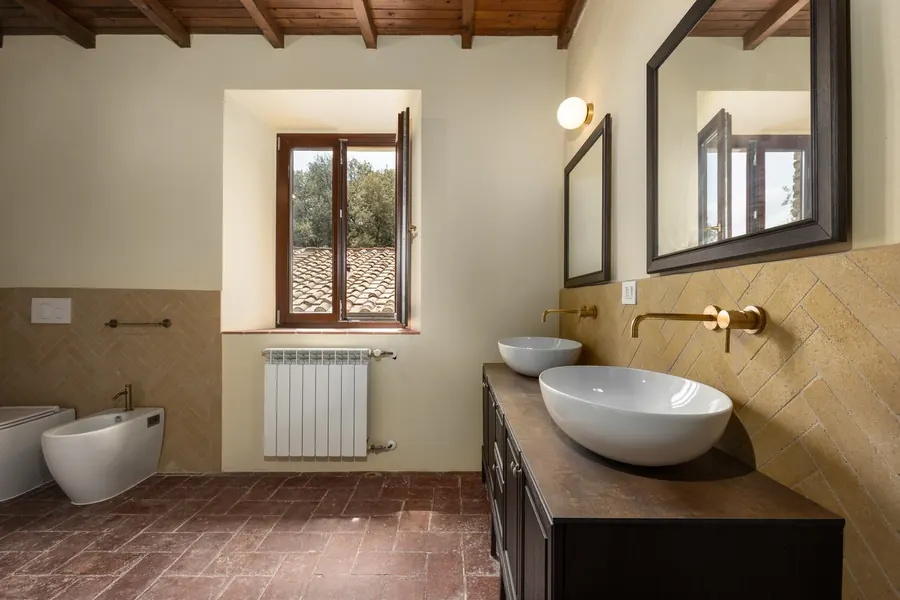 Bagno con doppio lavabo