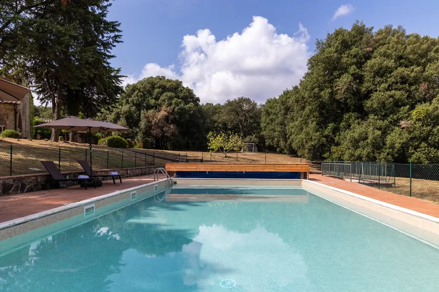 La piscina vista dal solarium