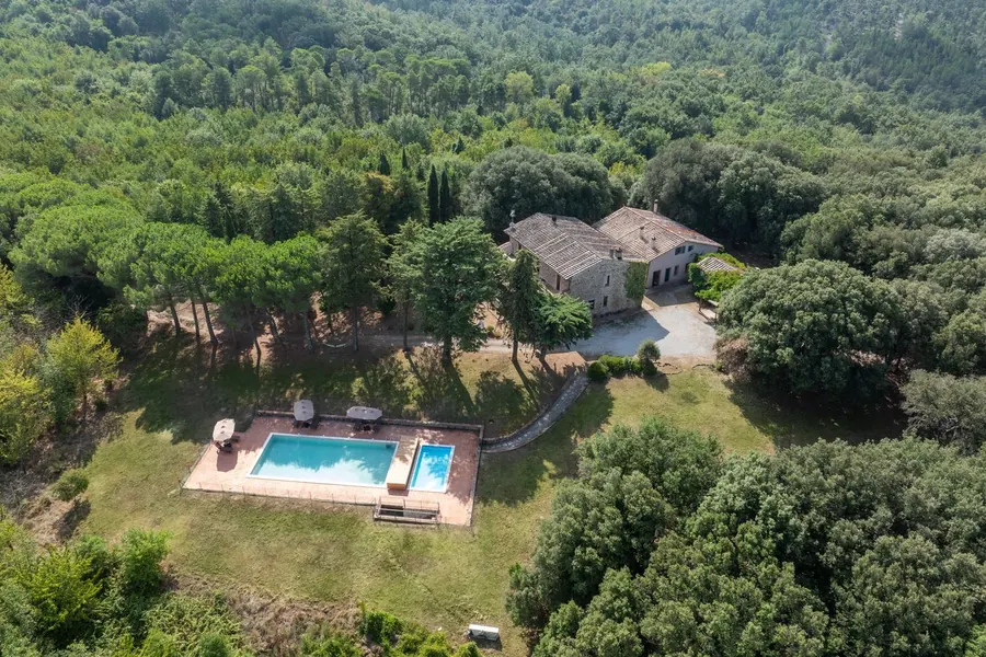 La tenuta immersa nel bosco