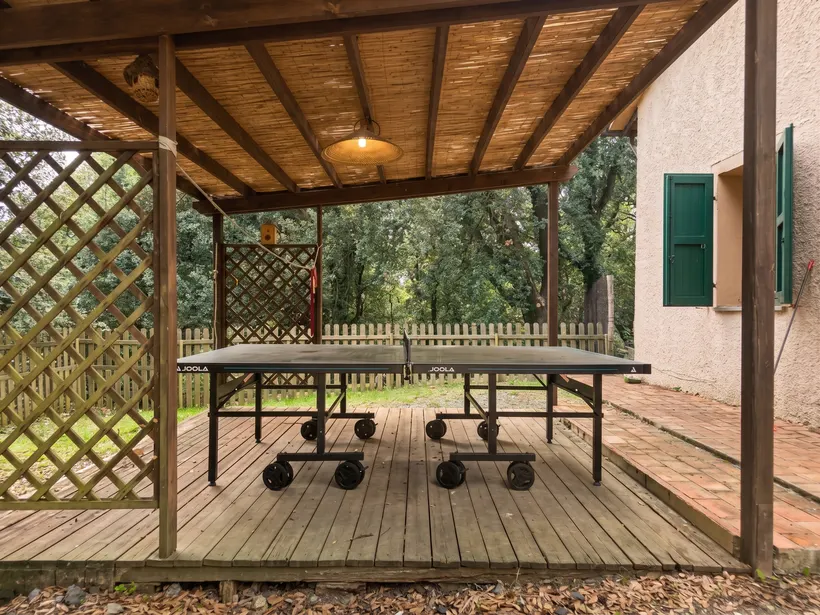 Villa 2, pergolato con tavolo da ping-pong