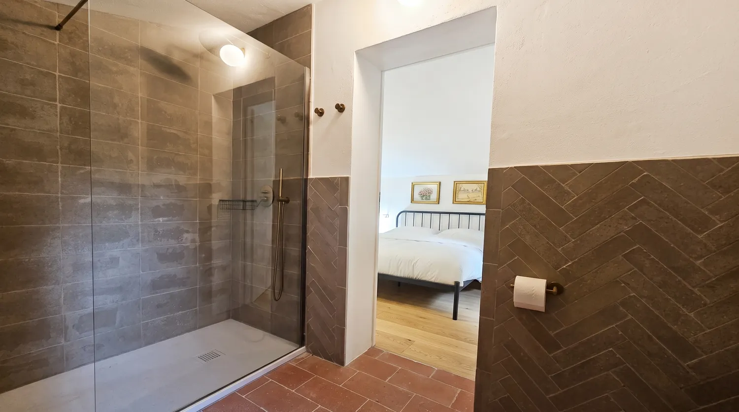 Villa 2, doccia al primo piano